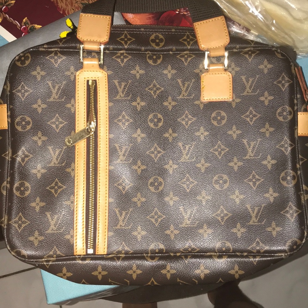 Louis Vuitton designer bag - Picture 1 of 1
